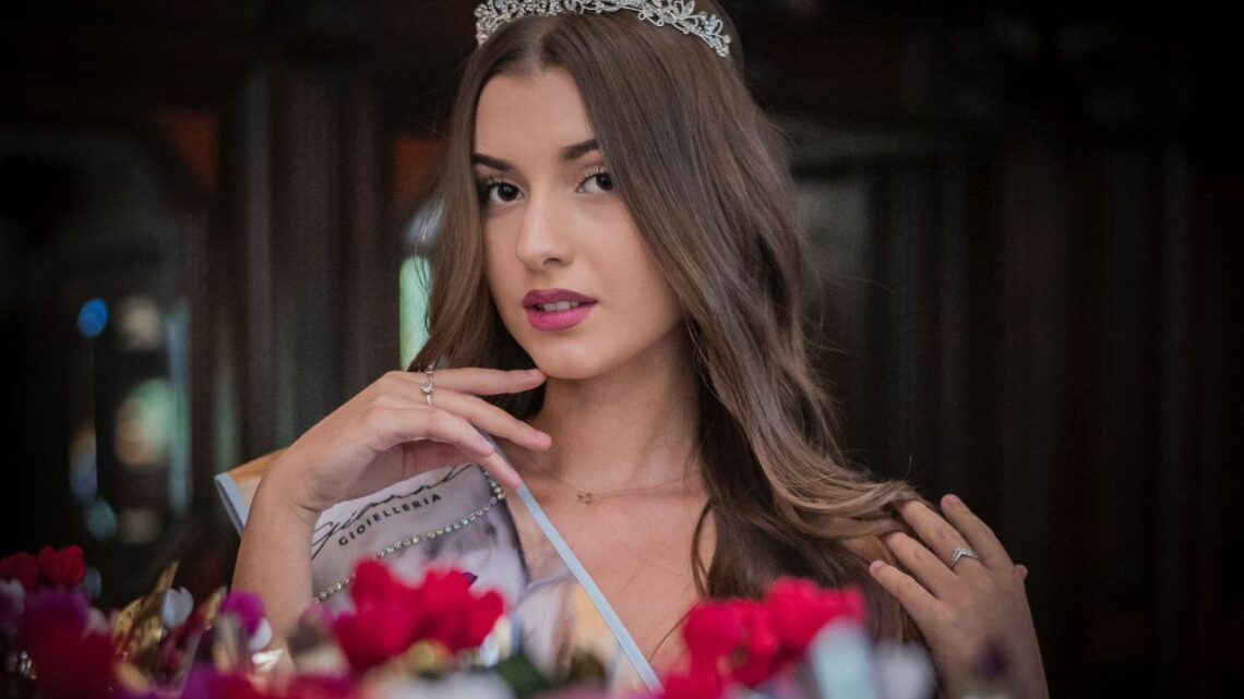 Al via la diciassettesima edizione di MISS MONTECATINI: aperte le iscrizioni per il concorso 2025 Al via la diciassettesima edizione di MISS MONTECATINI: aperte le iscrizioni per il concorso 2025